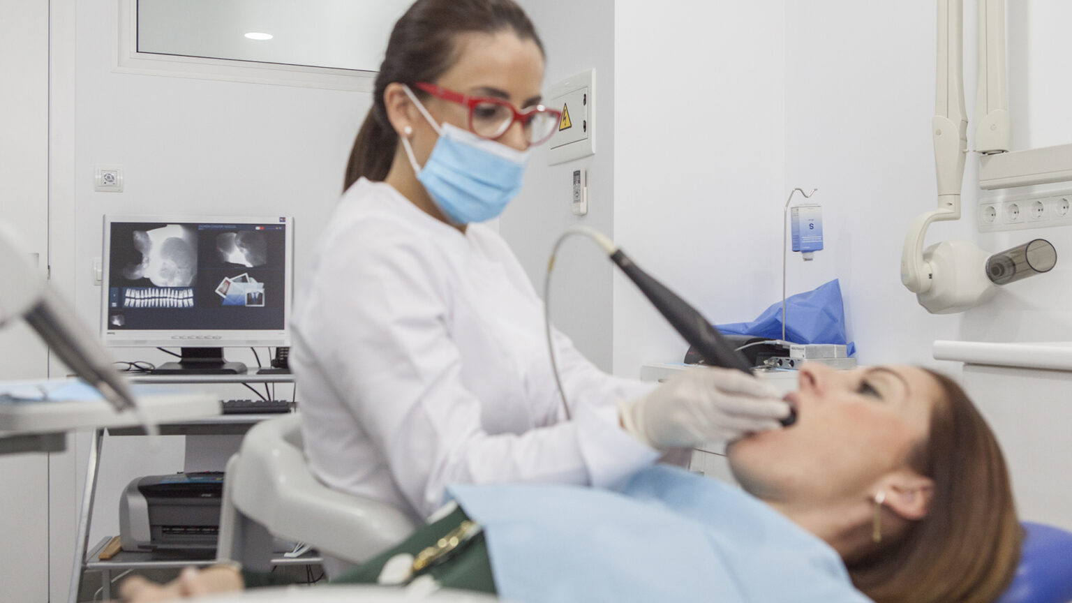 Hepatitis y Salud Oral: Cuidando tu Sonrisa en el Día Mundial contra la Hepatitis
