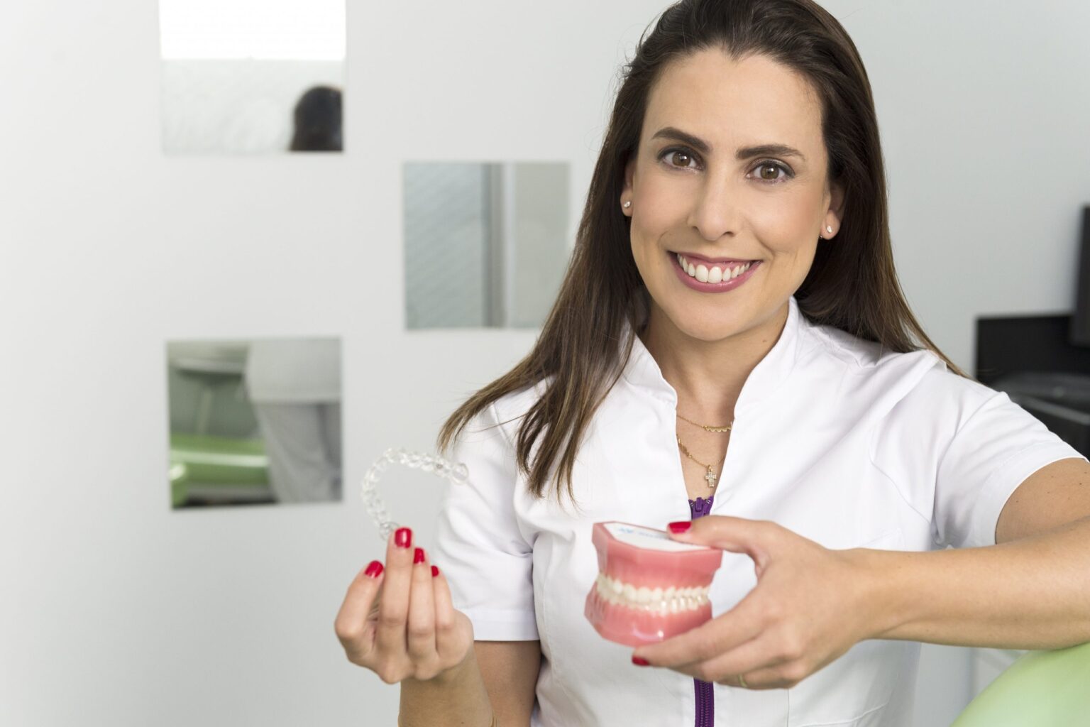 Transforma tu sonrisa con Ortodoncia Estética: Dra. Paula Vidal, tu aliada en la búsqueda de la perfección dental
